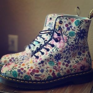 Dr. Martens Pascal Wanderlust NEW